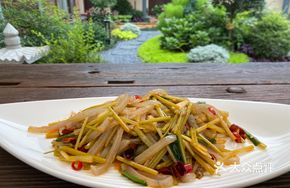 Pickled Mustard Greens Stir-Fried with Konjac