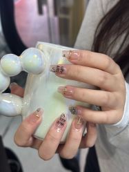 -芊屿芊浔美甲