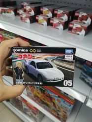 -来此探索玩具仓储店