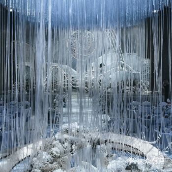 高雅纯净的白蓝是爱情的开始，也是彼此的延续