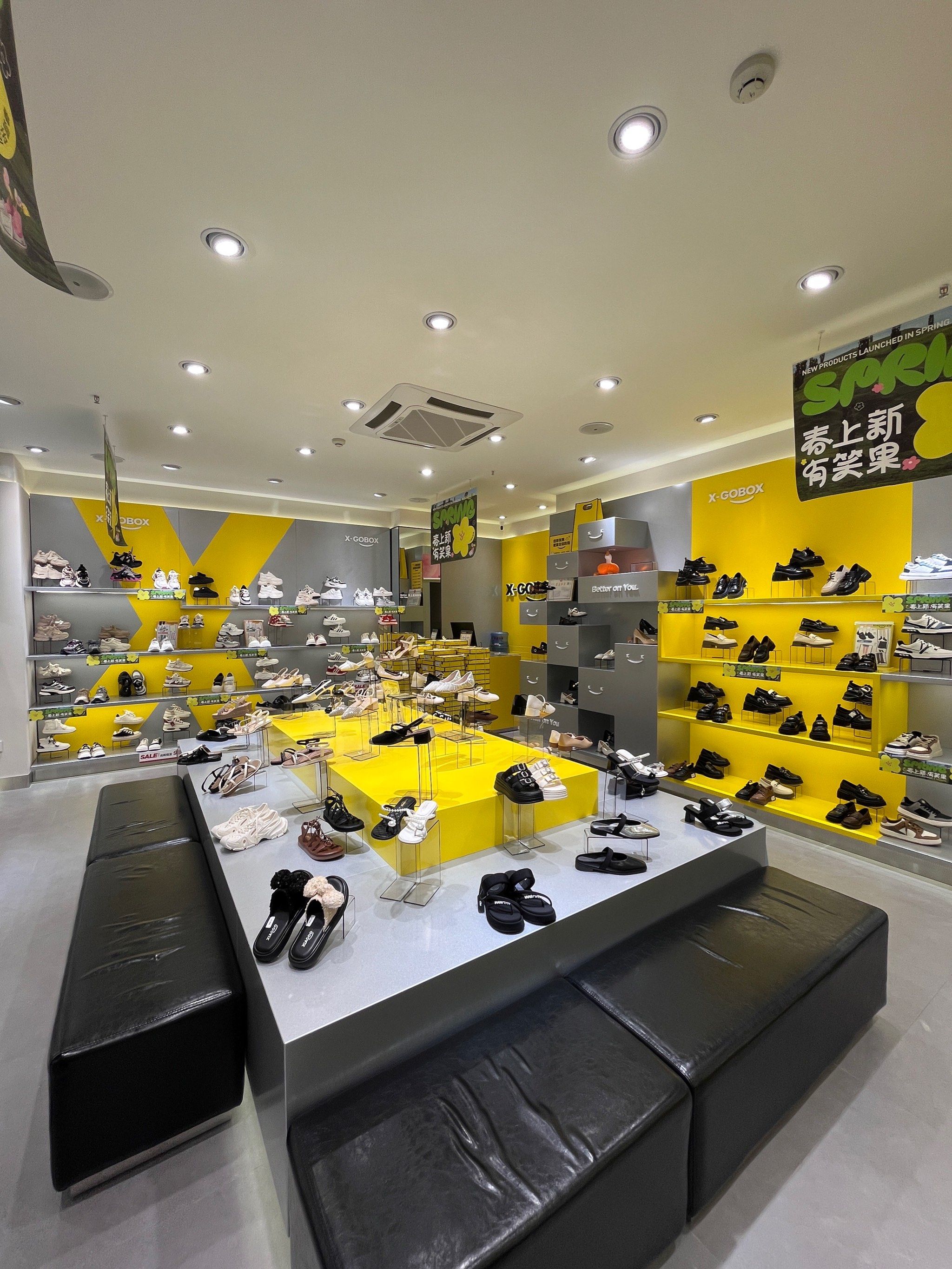 地铁口买的,选哪双