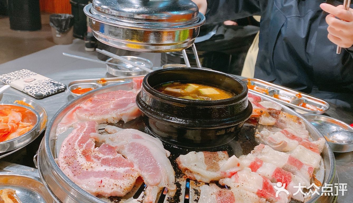 建设路自助烧烤，大口吃肉的感觉真爽～