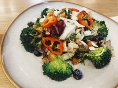 咖喱鸡肉西兰花沙拉-HELLO 27 意面·沙拉·帕尼尼