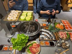 -围炉肉舍•炭烤活鳗•丹东海鲜烤肉(步行街店)