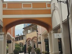 -佛罗伦萨小镇广佛名品奥特莱斯(疏港路店)