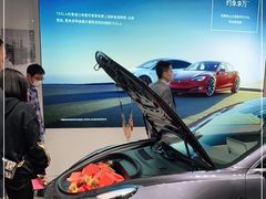-TESLA 特斯拉(上海太古汇体验店)