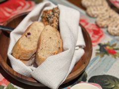 餐前面包配黄油-弗兰克牛排西餐厅Ribone steak house(柠檬花园店)