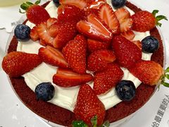 莓莓红丝绒多重享受夹层裸蛋糕-熊猫不走生日蛋糕(东城店)