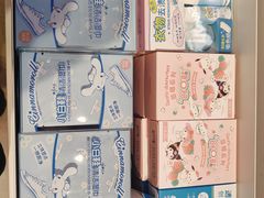 -名创优品(北京新中关购物中心地铁层店)
