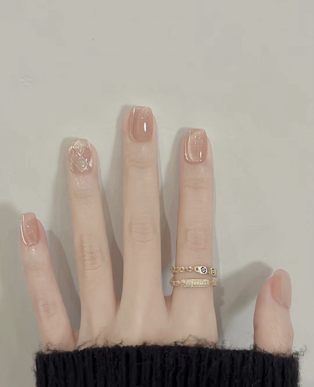 好显白!浅色系猫眼美甲