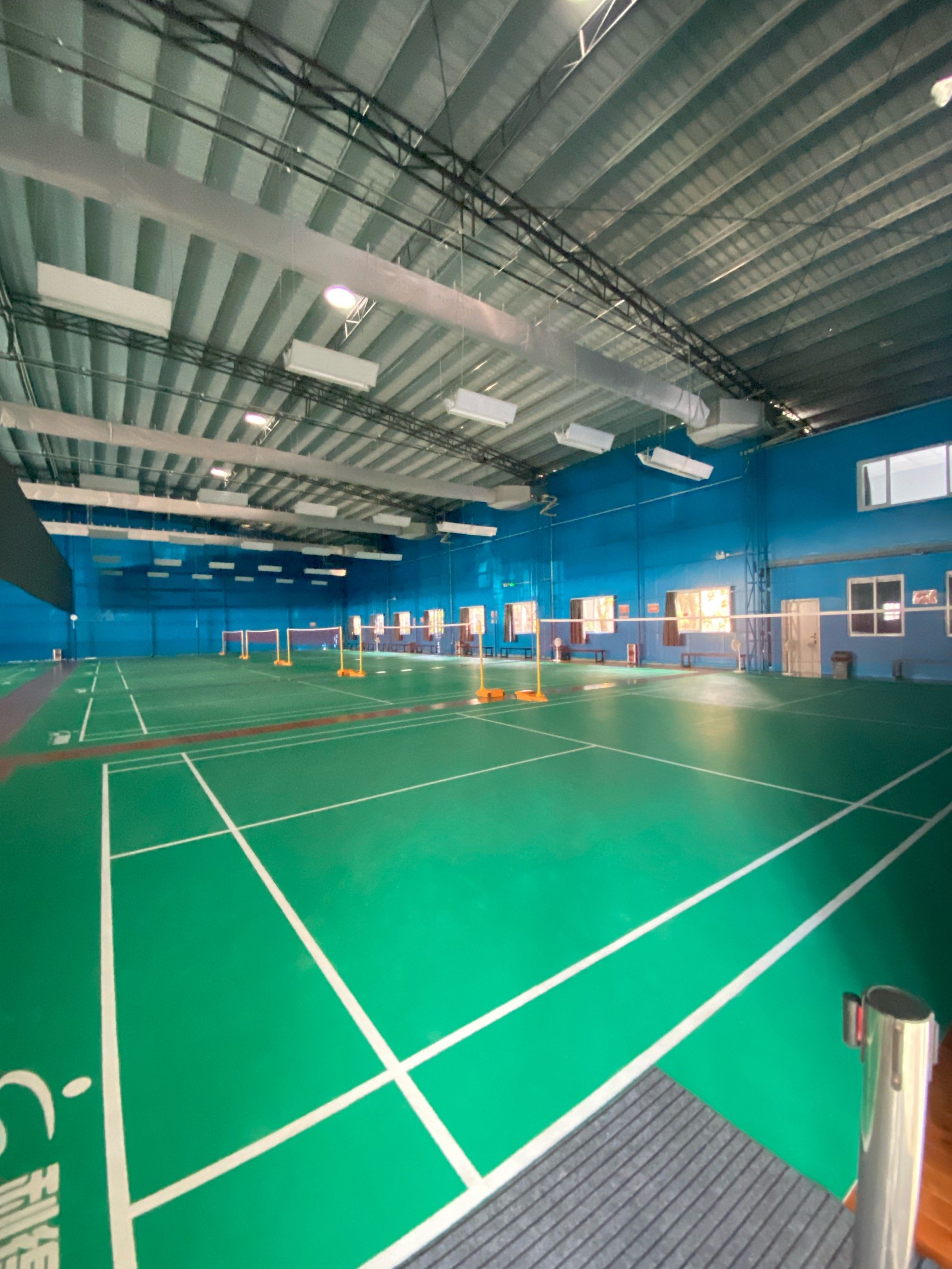 「黄村文体活动中心」踏入这座羽毛球馆,仿佛踏入了一片专属于羽球