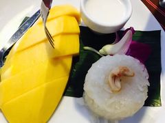芒果糯米饭-卷心菜和避孕套餐厅(Pattaya)