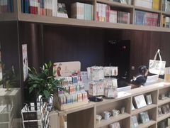 -钟书阁(群光广场店)
