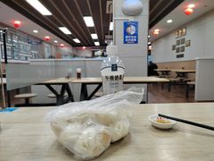 面包甜点陈列柜-新丰小吃(高银街分店)
