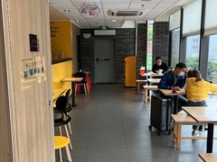大堂-麦当劳(江滨北路得来速餐厅)