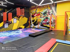 -爱蹦iBOON蹦床运动馆(江汉店)