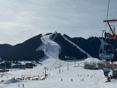 -丝绸之路山地度假区滑雪场
