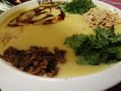 -香巴拉云南餐厅(华莱坞店)