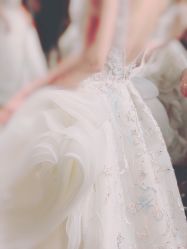 点击看大图 -GRACE KELLY婚纱与礼服(北京店)