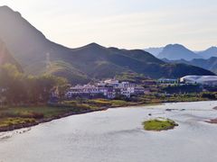 -百里峡七彩艺术小镇