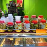 广州传统小吃5r一碗‼️撒辣粉的李子巨好吃！