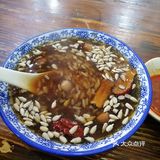 我点的是葱肉包和酸菜包,包子大概90