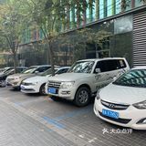 网红打卡点入口处的创意传媒