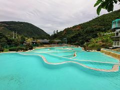 -十万大山布透温泉