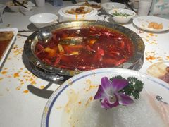 -茅草房·河畔园林火锅