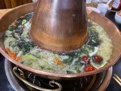 -果松木炭酸菜铜火锅·外婆参鸡汤