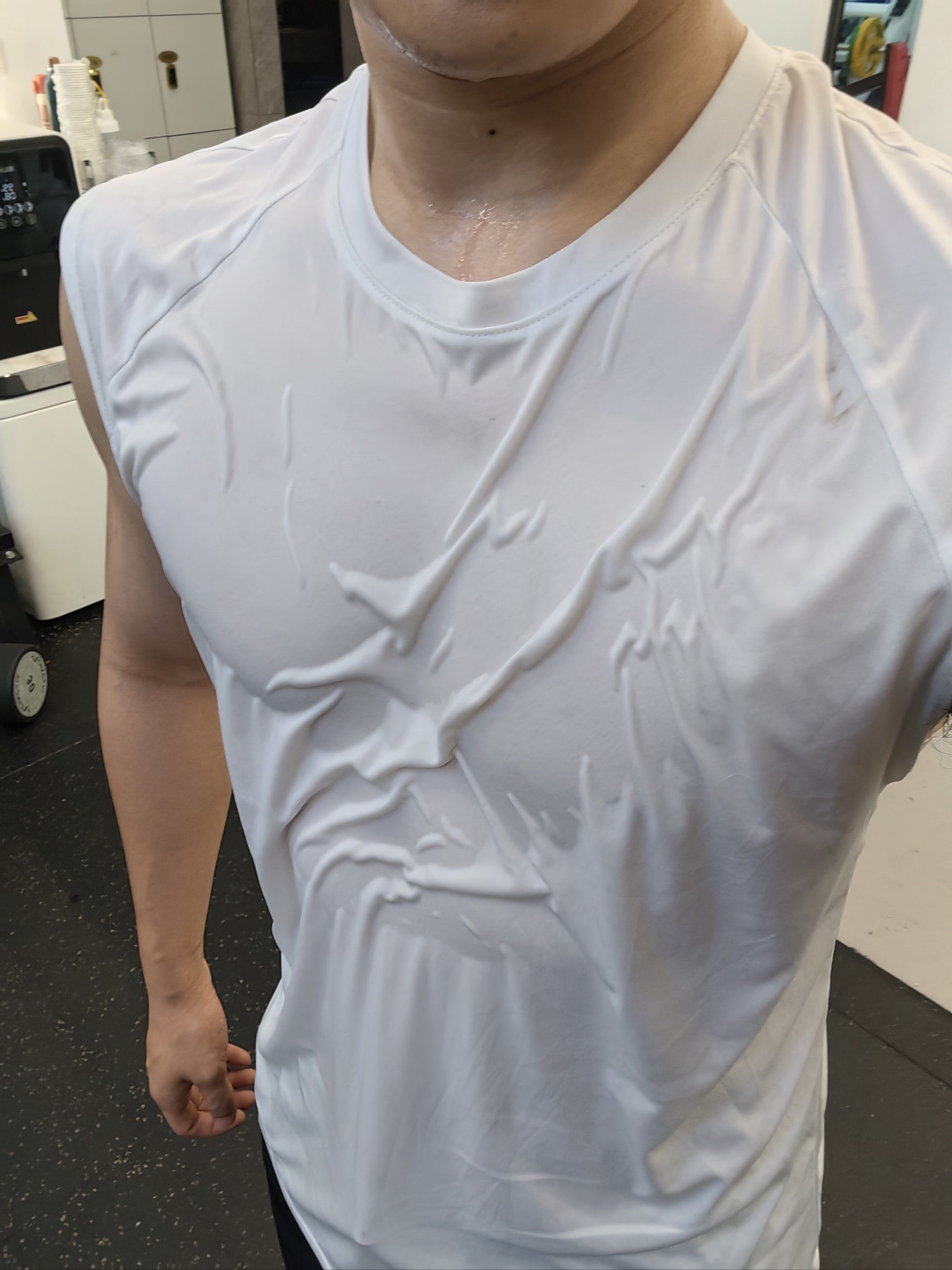 湿发滴汗的夏天