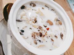 冰糖雪耳桃胶奶-广信牛奶甜品世家(台东店)