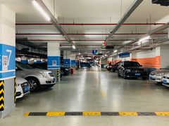 -绿地缤纷城-停车场