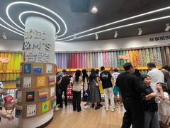 -m豆巧克力世界(上海世茂广场店)