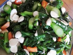 盖菜拌杏仁-虹海圣肉饼店家常菜馆