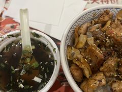 板烧黑椒碎鸡饭-吉野家(吉野家冰山慧谷店)