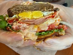 双蛋指椒牛肉汉堡-魏斯理汉堡(西安沣东吾悦店)