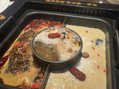 -老牌坊云南鱼豆花火锅(哈西万达店)