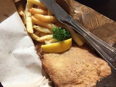 -Chom Cafe and Restaurant