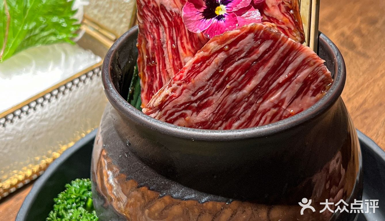 肉满堂怕不是从日漫里直接走出来的吧
