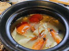 膏蟹鲜虾砂锅粥-官塘鱻鱻鱼生