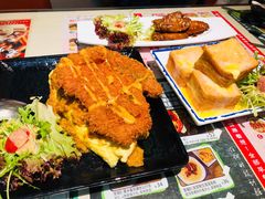 咖喱吉列猪扒蛋包饭-阿飛冰室(下沙店)