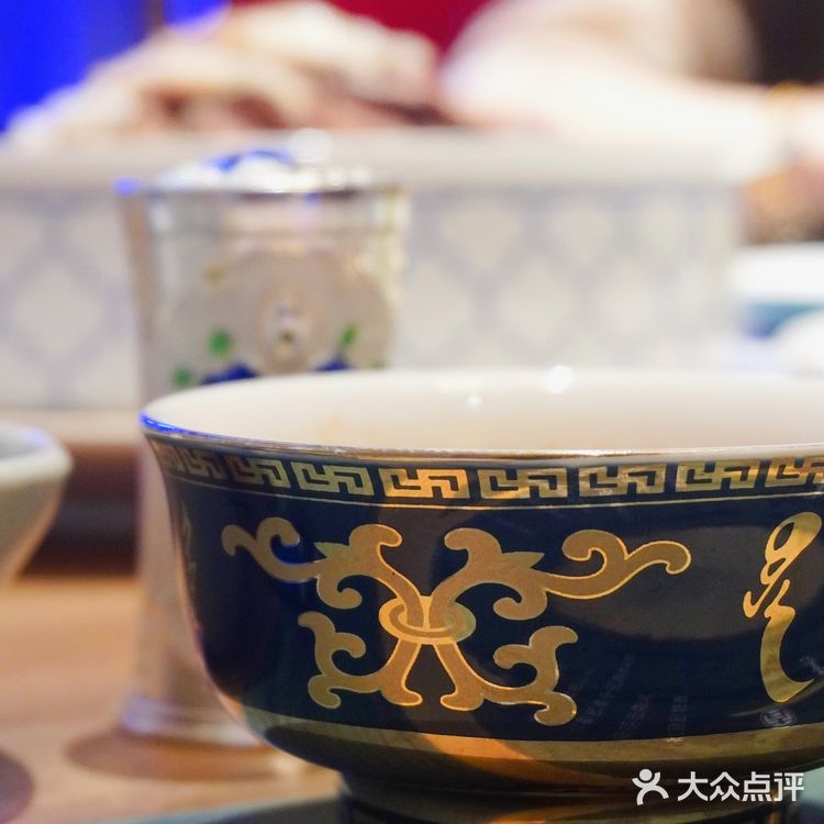 可以穿蒙古袍哟~即使额头爆痘、也要吃他家羊肉