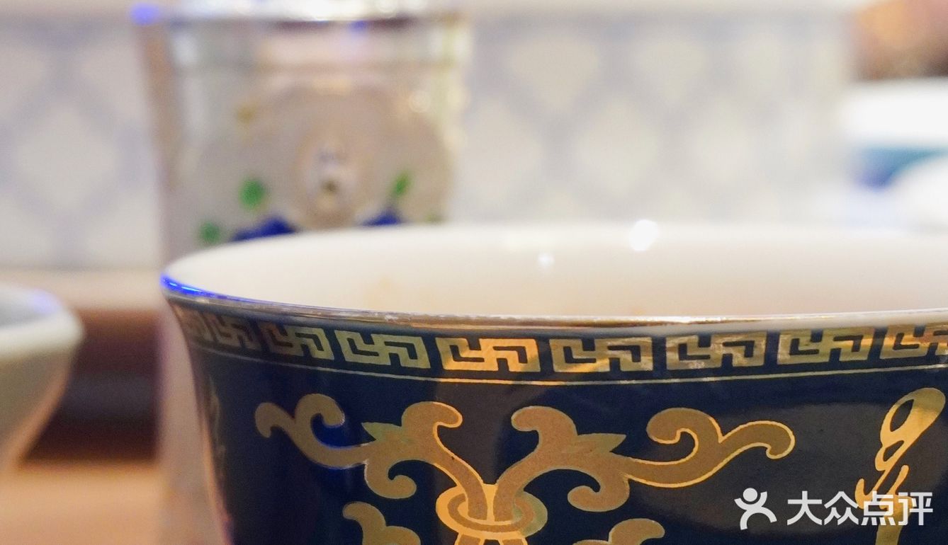 可以穿蒙古袍哟~即使额头爆痘、也要吃他家羊肉
