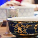 可以穿蒙古袍哟~即使额头爆痘、也要吃他家羊肉