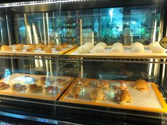 面包甜点陈列柜-帝企鹅自助餐厅•儿童岛•真企鹅(长隆企鹅酒店)