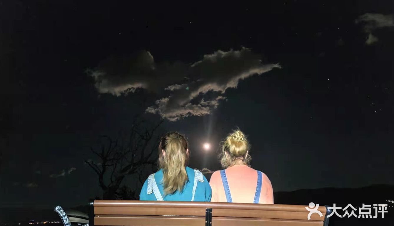 夜晚的洱海