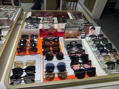 -美式眼镜·授权蔡司.依视路.尼康.豪雅.明月(人民广场店)