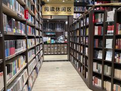 -钟书阁(群光广场店)