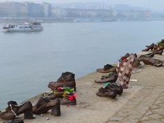 -多瑙河畔鞋履雕塑